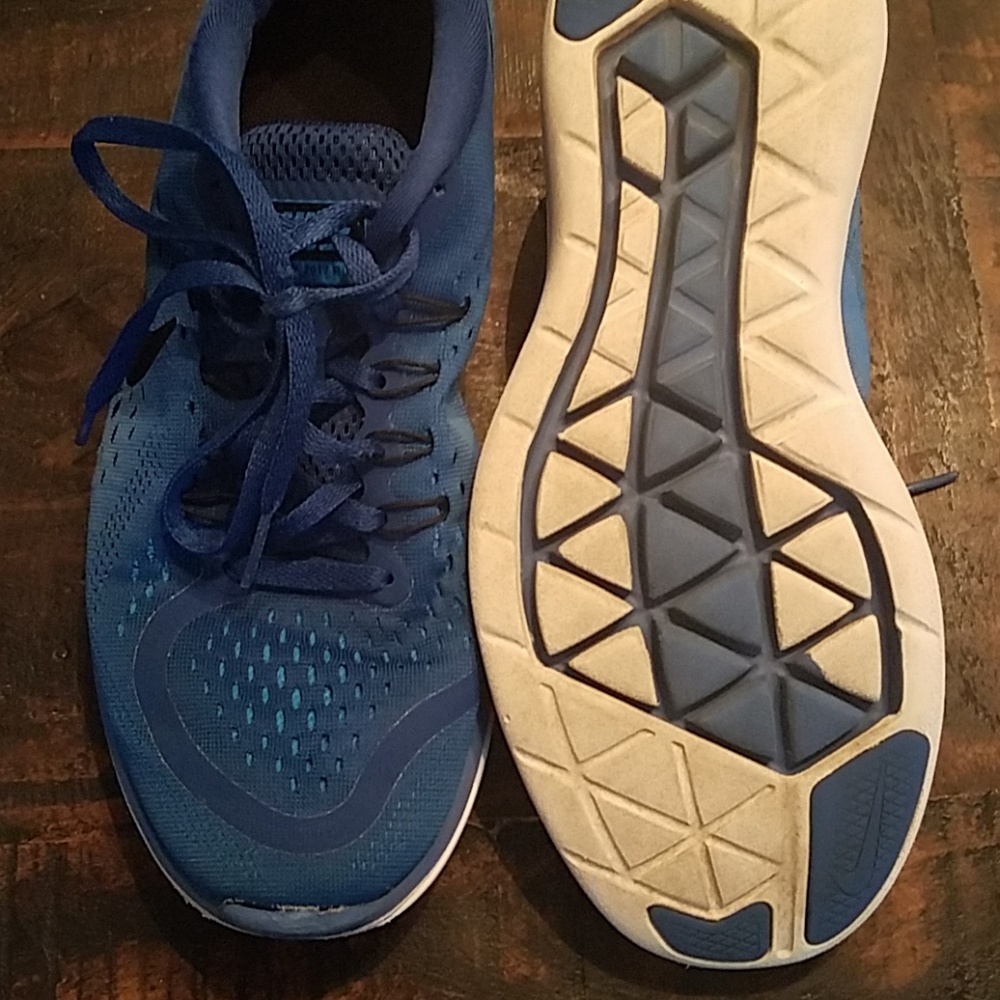 Nike Shoes - Picture 3 of 3